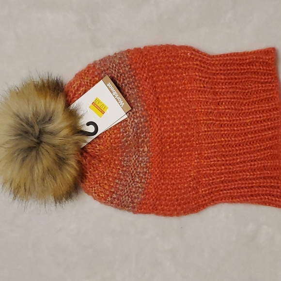 CHAOS winter hat with pompom - Picture 2 of 3